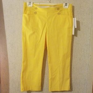 89th & Madison Yellow Capris 🆕️ Small